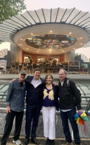 Junto al maestro Luis Orduña, el escultor Paco San Miguel, escultor y el compositor Tomás San Miguel.